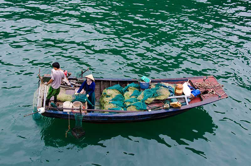 32 - Vietnam - Bahia de Halong - pescadores